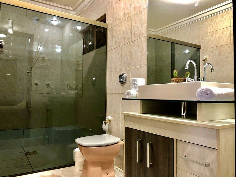 Casa com Piscina próximo ATRATIVOS/ wifi/ garagem