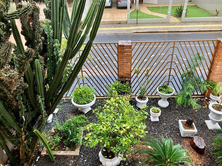 Casa com Piscina próximo ATRATIVOS/ wifi/ garagem