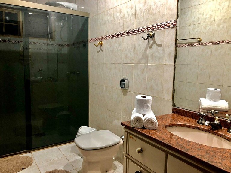 Casa com Piscina próximo ATRATIVOS/ wifi/ garagem