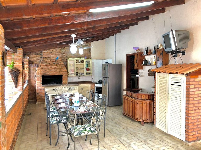 Casa com Piscina próximo ATRATIVOS/ wifi/ garagem