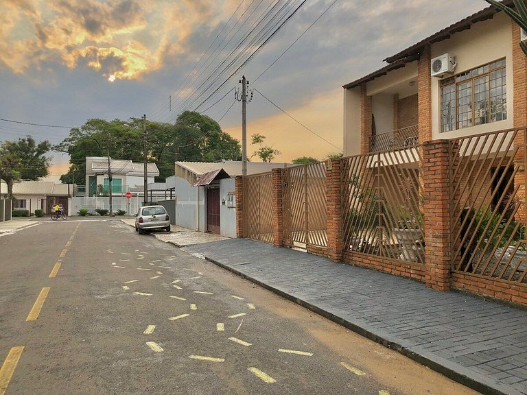 Casa com Piscina próximo ATRATIVOS/ wifi/ garagem