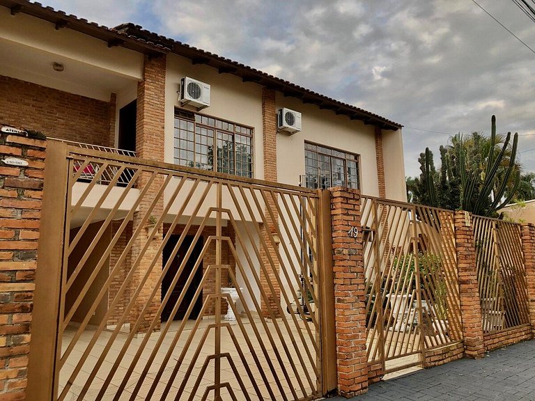 Casa com Piscina próximo ATRATIVOS/ wifi/ garagem