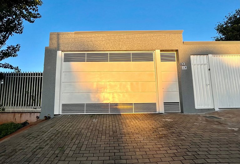 Casa com Piscina Ótima Localização para tudo