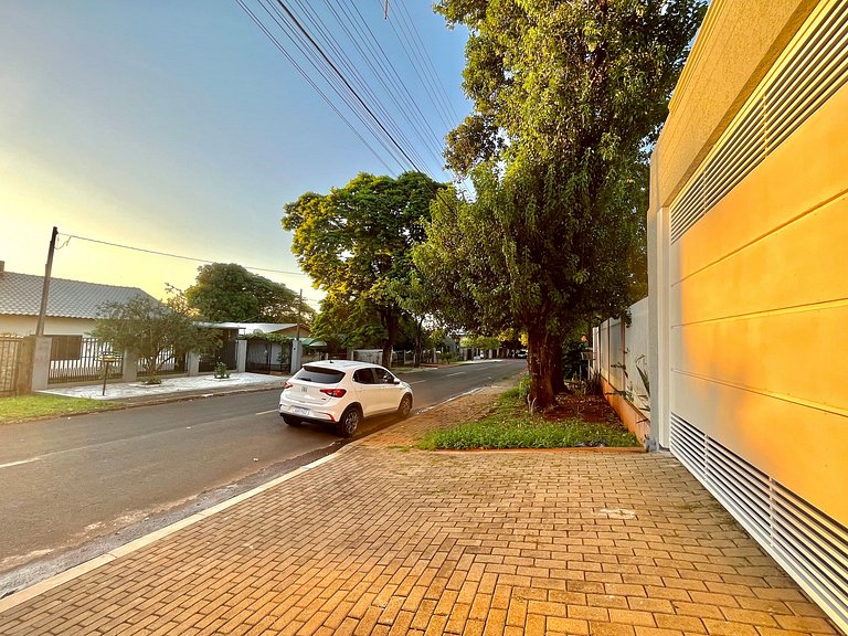 Casa com Piscina Ótima Localização para tudo