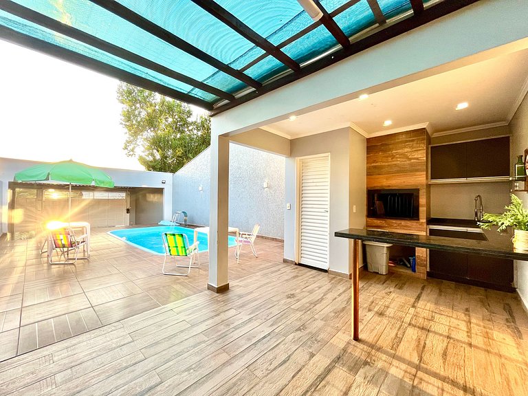Casa com Piscina Ótima Localização para tudo