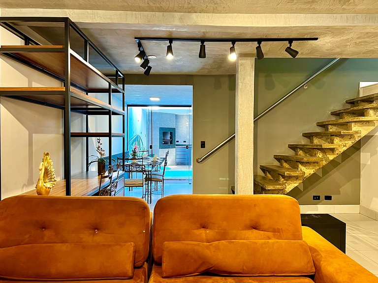Casa com Piscina e churrasqueira 5 min do Centro