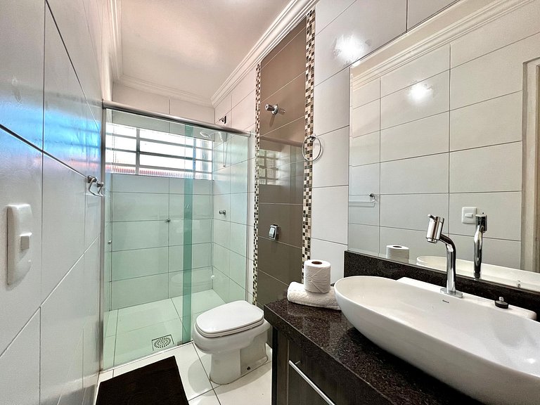 Casa com Piscina e churrasqueira 5 min do Centro