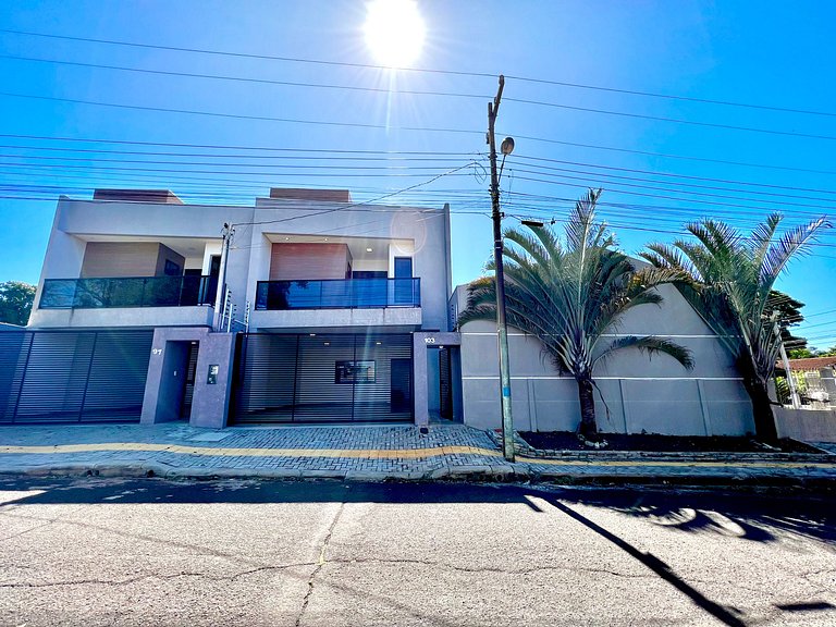 Casa ao lado Hospital Costa e Paraguai