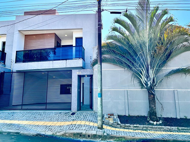Casa ao lado Hospital Costa e Paraguai