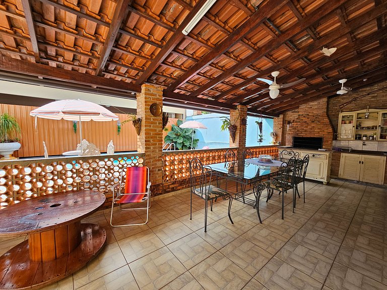 Casa com Piscina próximo ATRATIVOS/ wifi/ garagem