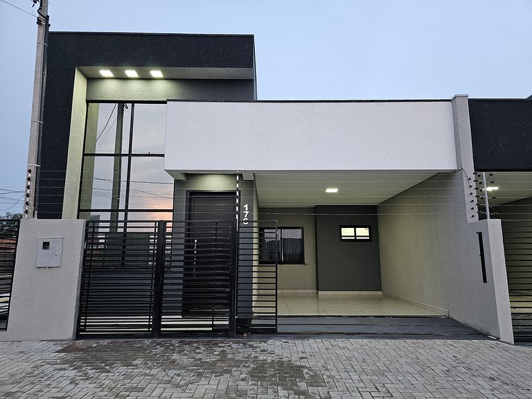 Casa 176 NOVA c banheira prox Cataratas e Argentin