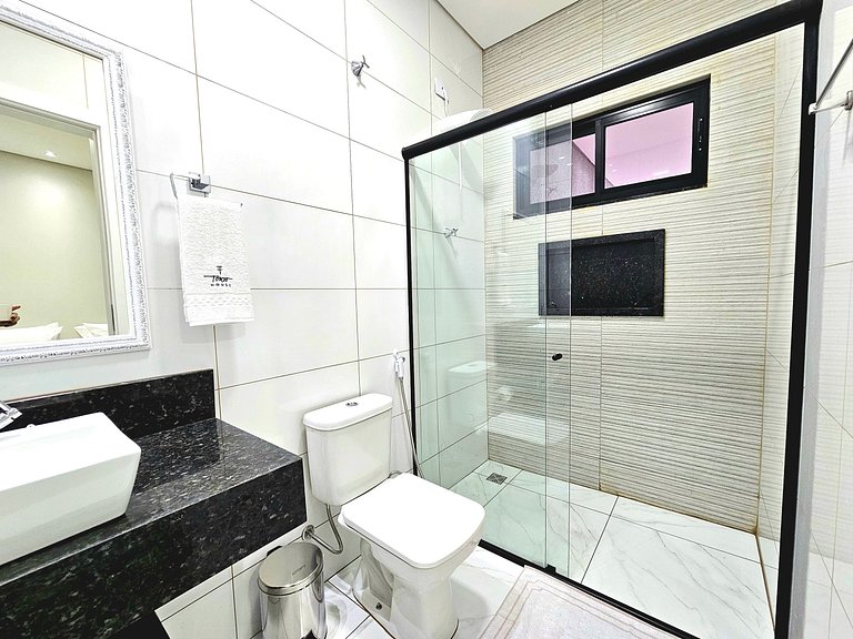 Casa Nova com 3 quartos / Churrasqueira / Banheira prox Cata