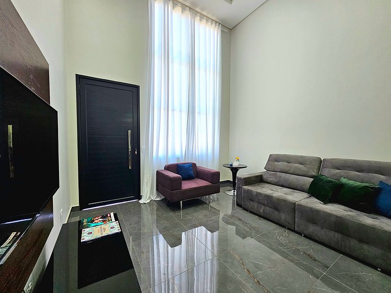 Casa Nova com 3 quartos / Churrasqueira / Banheira prox Cata
