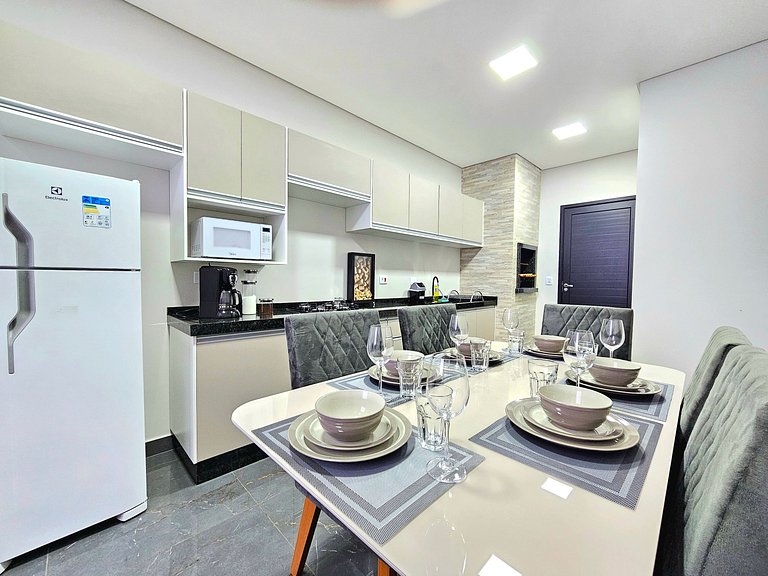 Casa Nova com 3 quartos / Churrasqueira / Banheira prox Cata