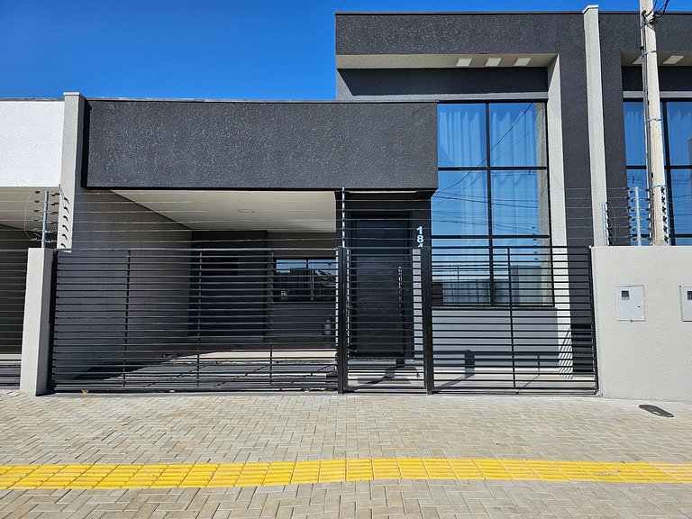 Casa Nova com 3 quartos / Churrasqueira / Banheira prox Cata