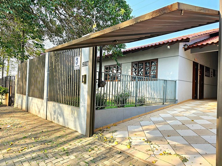 Casa Familiar 4 quartos Piscina e Churrasqueira