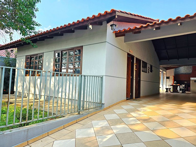 Casa Familiar 4 quartos Piscina e Churrasqueira