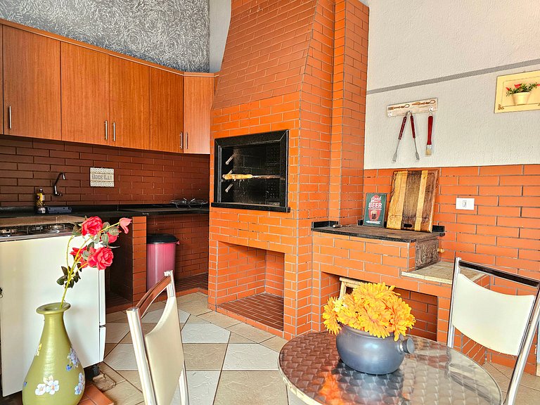 Casa Familiar 4 quartos Piscina e Churrasqueira