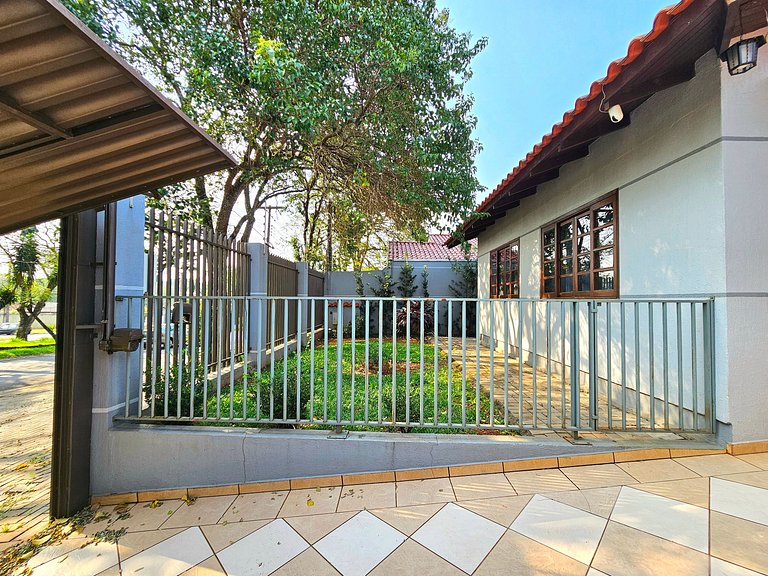 Casa Familiar 4 quartos Piscina e Churrasqueira