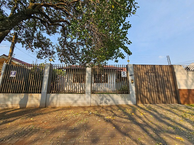 Casa Familiar 4 quartos Piscina e Churrasqueira