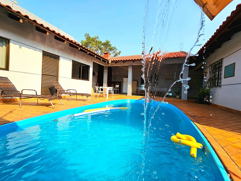 Casa Familiar 4 quartos Piscina e Churrasqueira