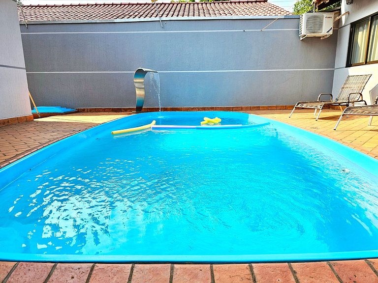 Casa Familiar 4 quartos Piscina e Churrasqueira