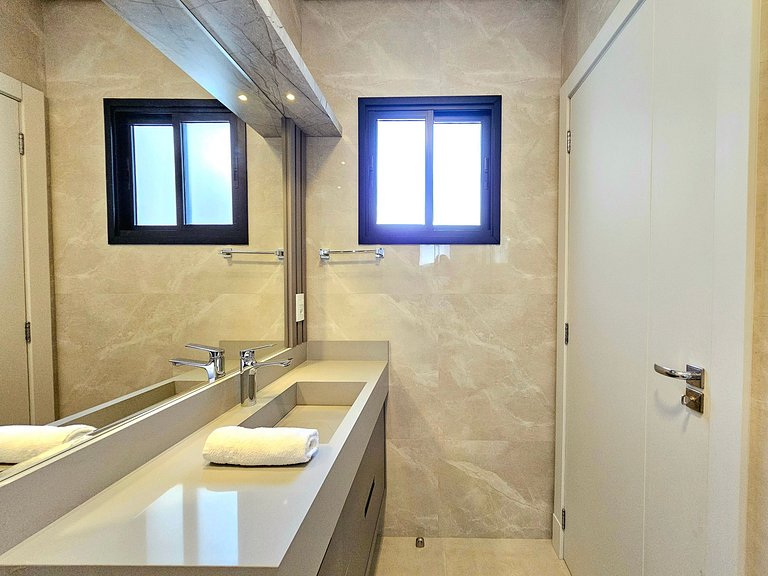 Casa Alto Padrão Novíssima 3 quartos
