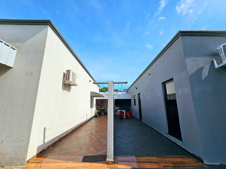 Casa 3 quartos com 6 camas - bairro tranquilo