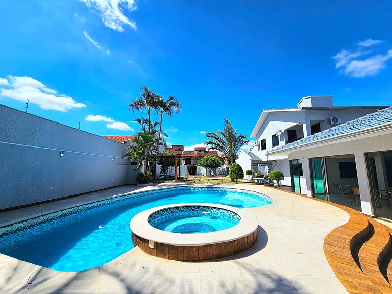 Casa 6 quartos Padrão TOP area nobre prox atrativo