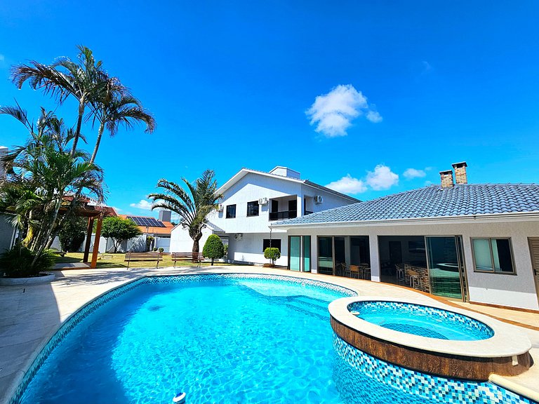 Casa 6 quartos Padrão TOP area nobre prox atrativo