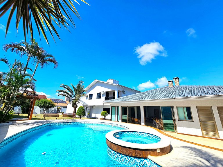Casa 6 quartos Padrão TOP area nobre prox atrativo