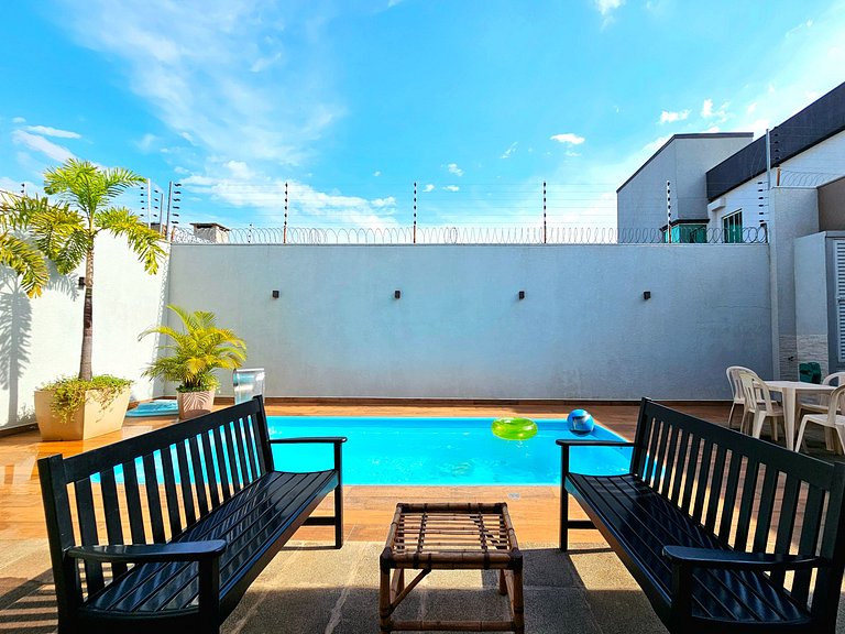 Casa 2 suítes e 2 quartos, piscina e churrasqueira