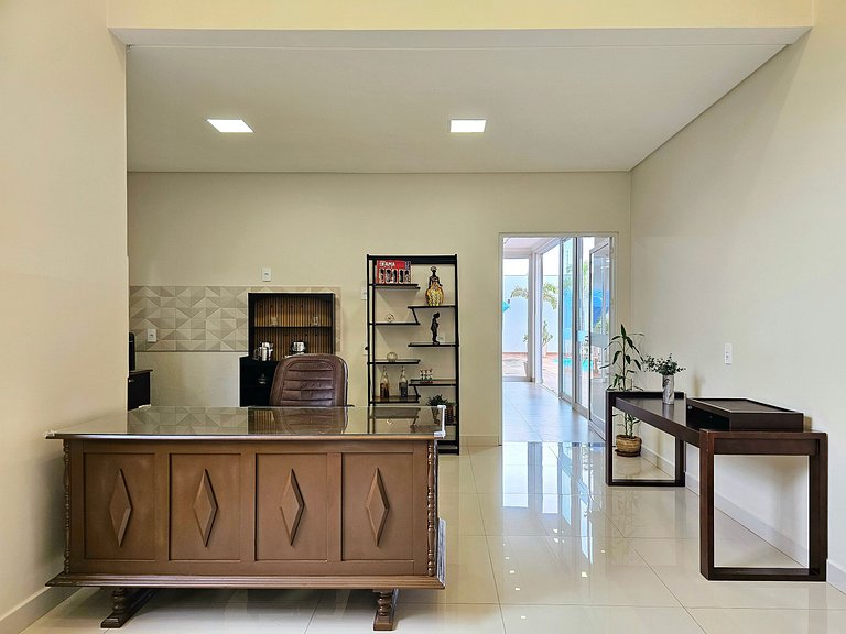Casa 2 suítes e 2 quartos, piscina e churrasqueira