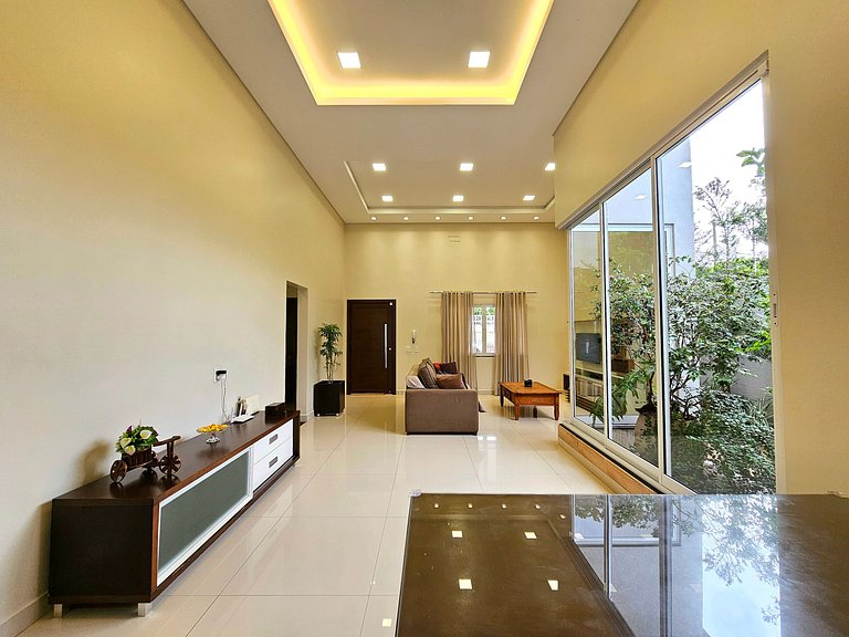 Casa 2 suítes e 2 quartos, piscina e churrasqueira