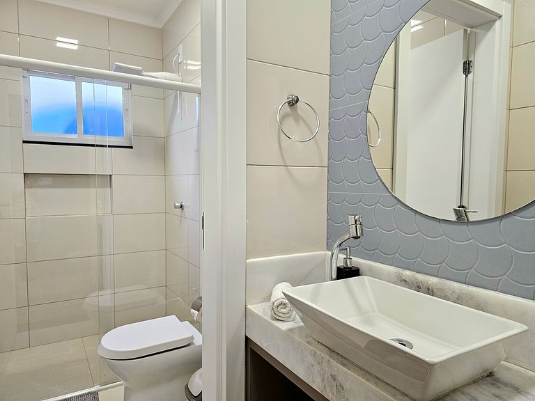 Casa 2 suítes e 2 quartos, piscina e churrasqueira