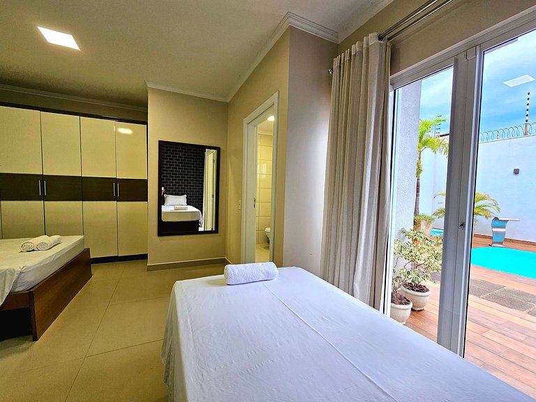 Casa 2 suítes e 2 quartos, piscina e churrasqueira