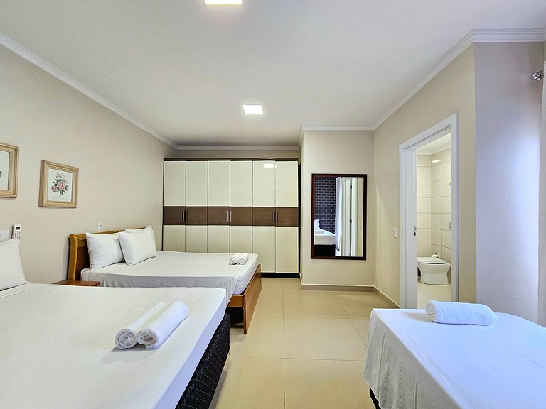 Casa 2 suítes e 2 quartos, piscina e churrasqueira