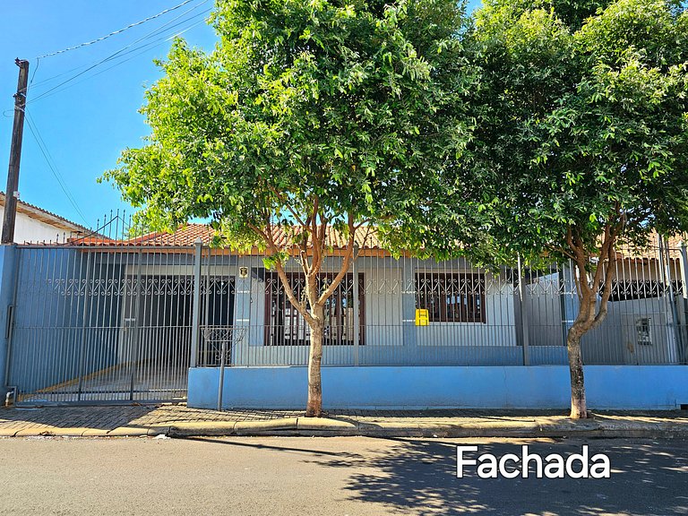 Casa Familiar Espaço Amplo com churrasqueira