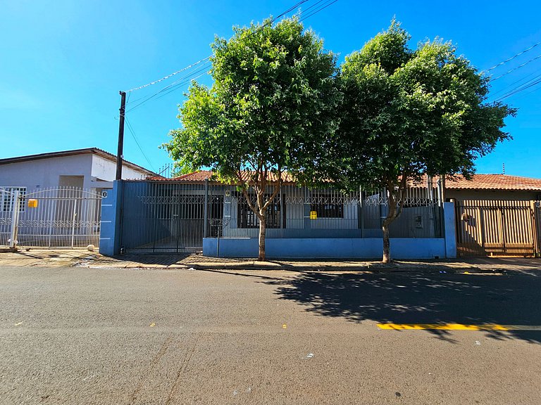 Casa Familiar Espaço Amplo com churrasqueira