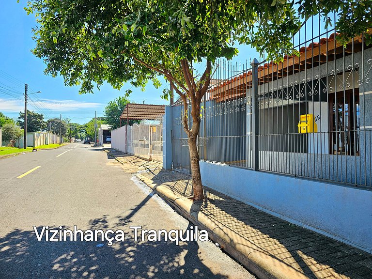 Casa Familiar Espaço Amplo com churrasqueira