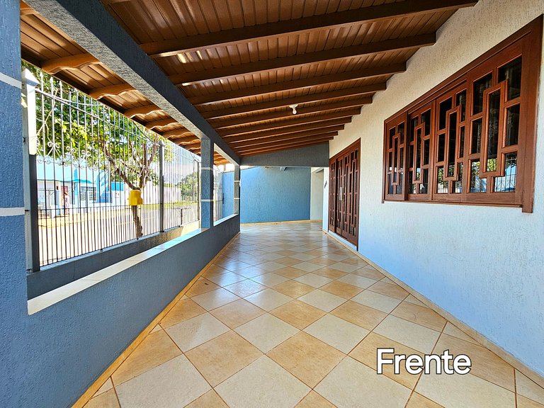 Casa Familiar Espaço Amplo com churrasqueira