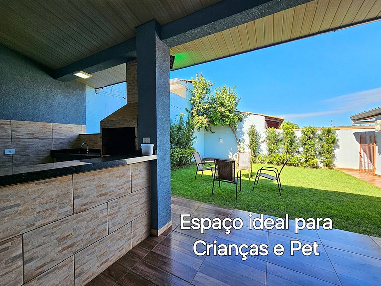 Casa Familiar Espaço Amplo com churrasqueira