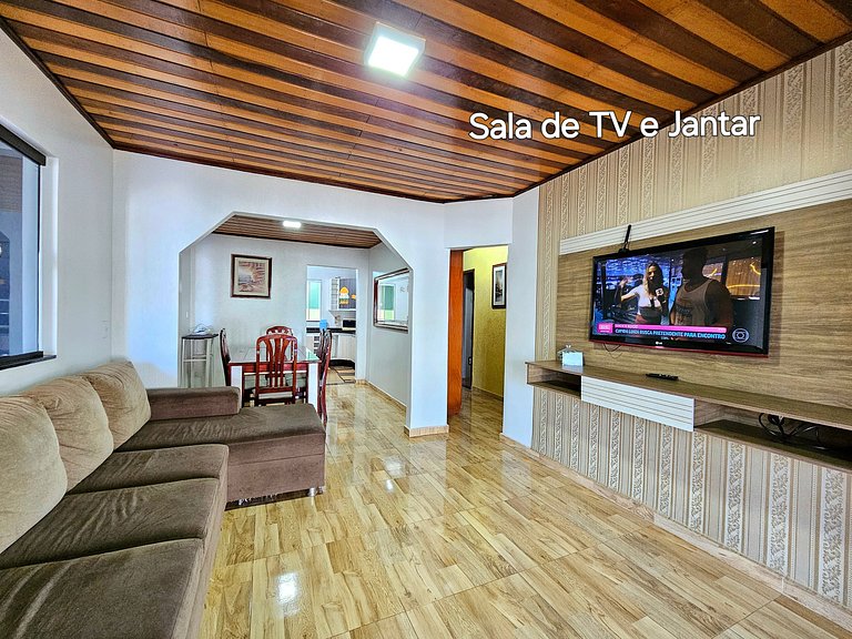 Casa Familiar Espaço Amplo com churrasqueira