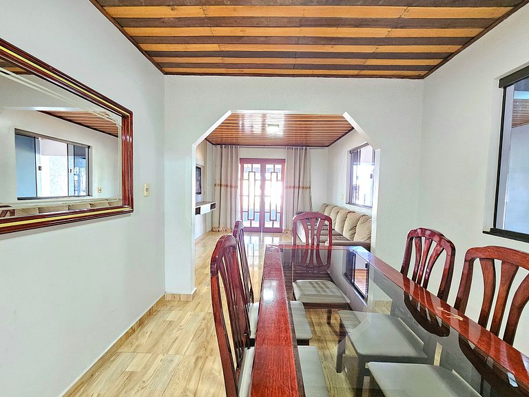 Casa Familiar Espaço Amplo com churrasqueira