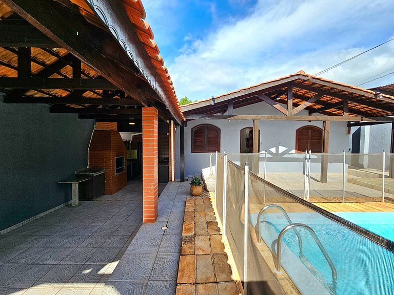 Casa Familiar 3 quartos c Piscina prox centro