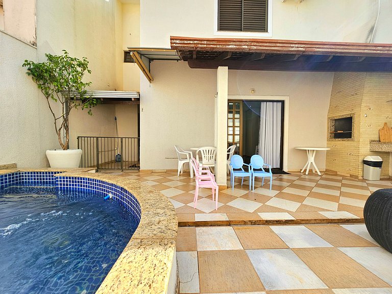 No Centro 9 pessoas com Piscina e Churrasqueira