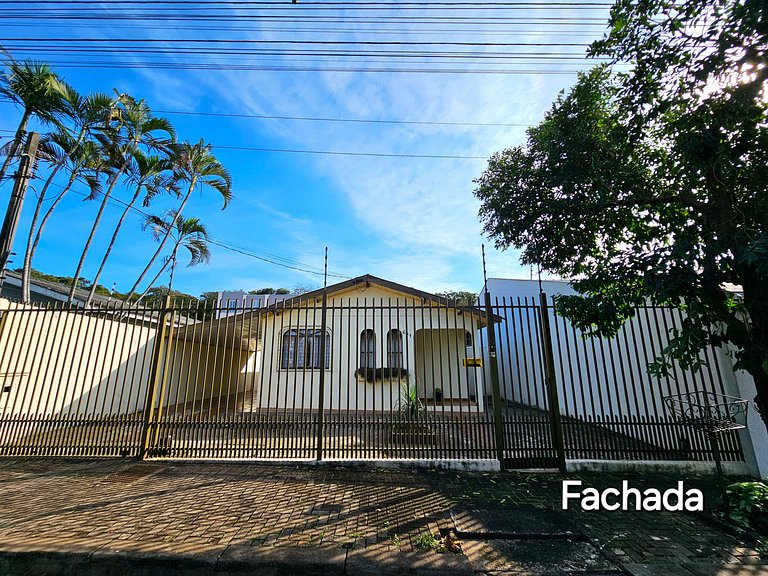 Casa Familiar 3 quartos 10 minutos centro