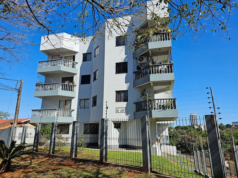 Apt região central para 5 com garagem
