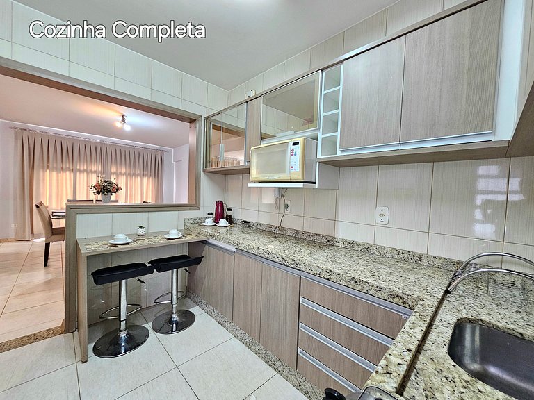 Apt Centro 2 quartos 2 banheiros com garagem