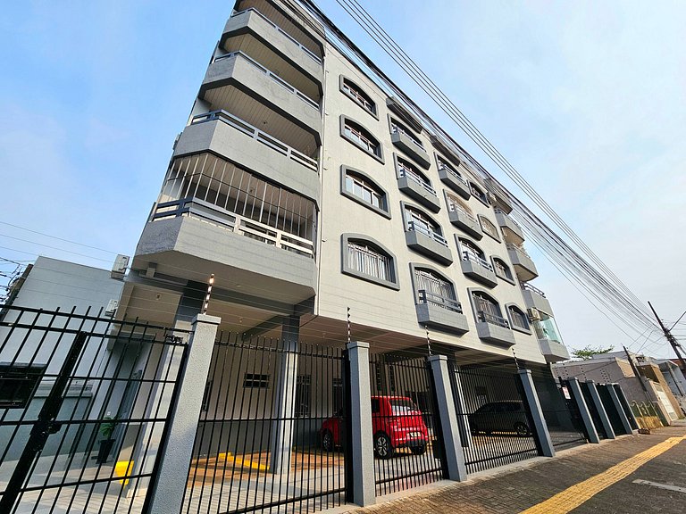 Apt Centro 2 quartos 2 banheiros com garagem
